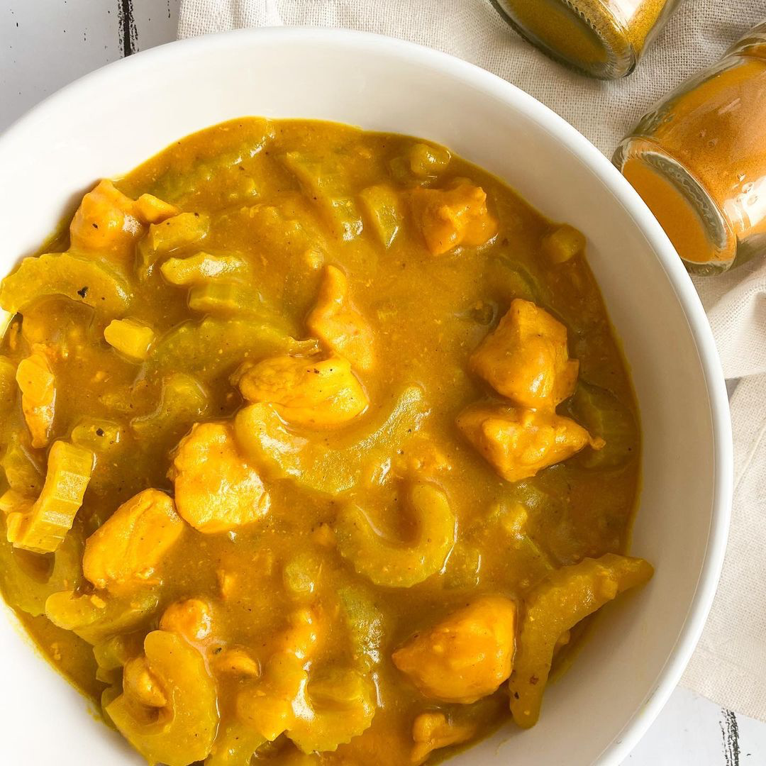 Recette de Poulet au Curry Madras et au Céleri Munnar